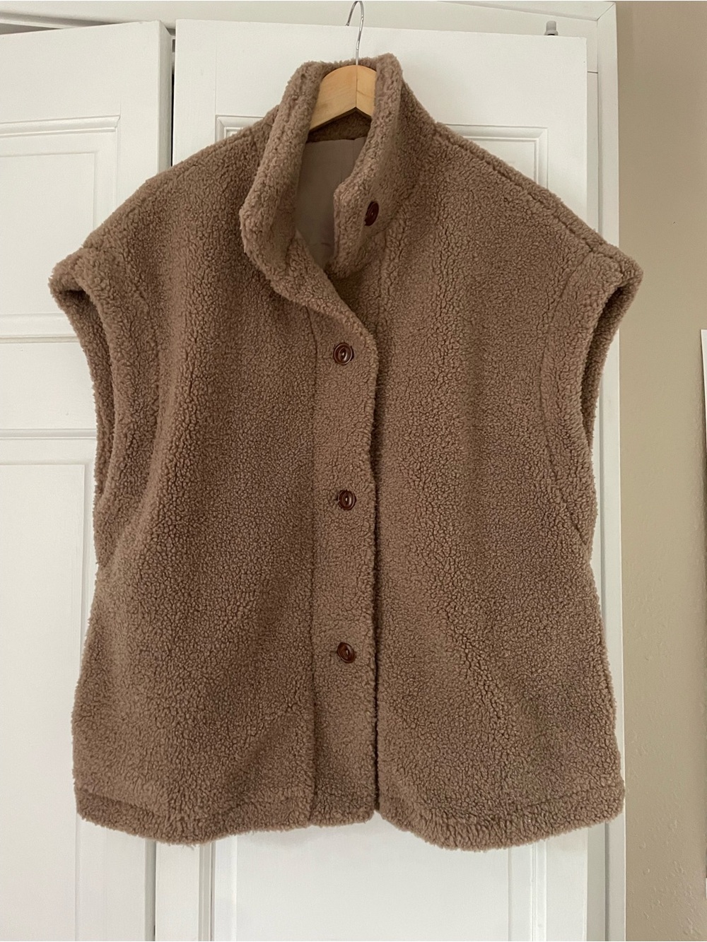 Women’s Oversized Cozy Sherpa Button-Front Vest